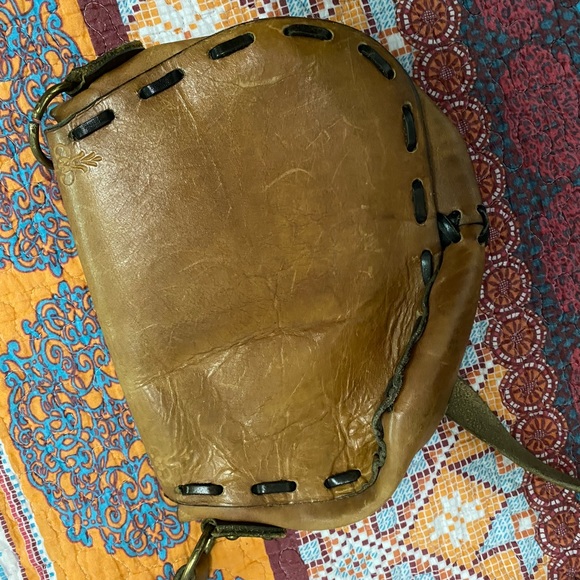 Leather tooled Crossbody - Picture 3 of 4